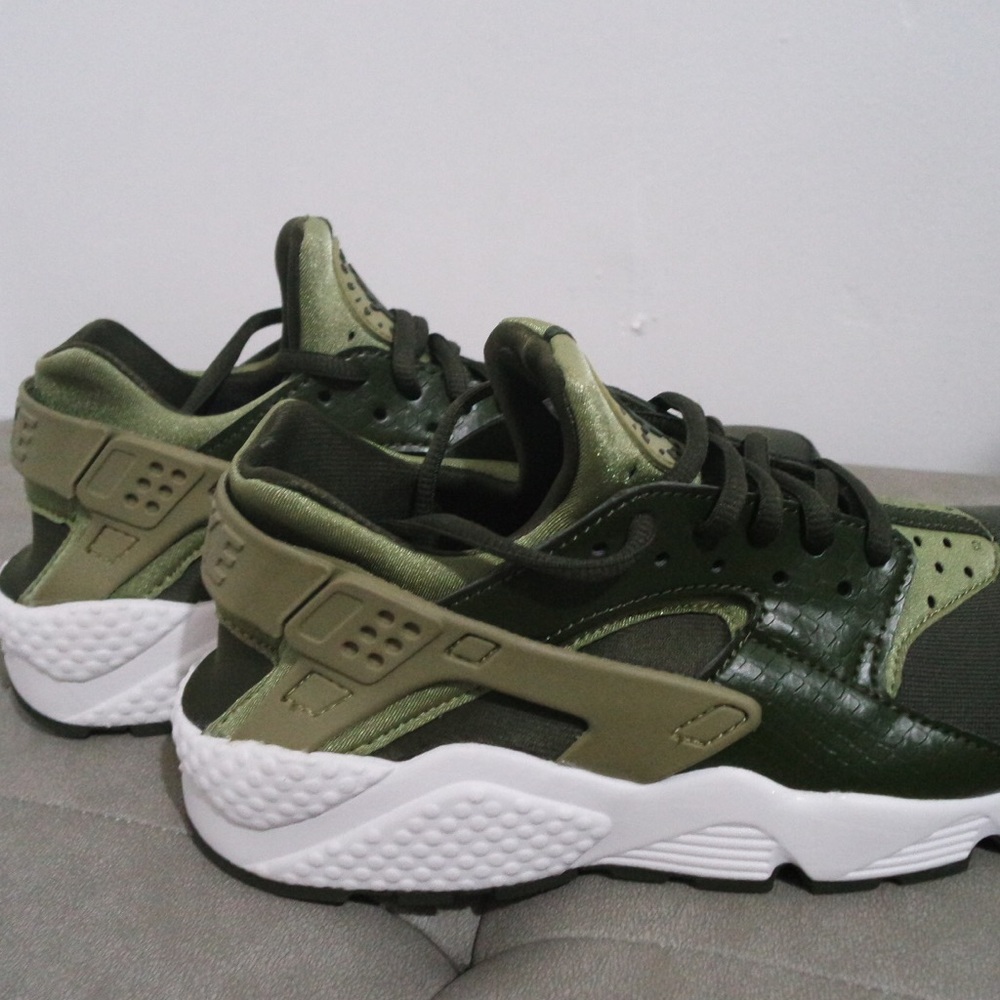 Olive Green NIKE Huaraches